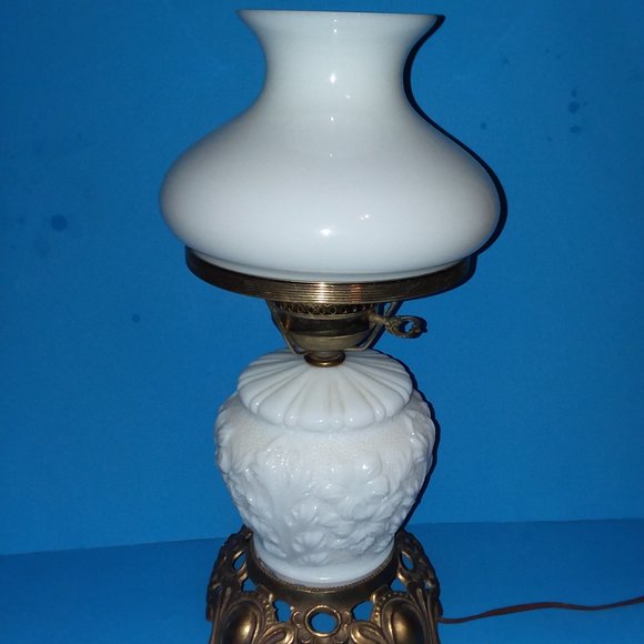 Antique Working Victorian Electric Oil GWTW Milk Glass Mushroom Shade Table Lamp - Picture 2 of 11